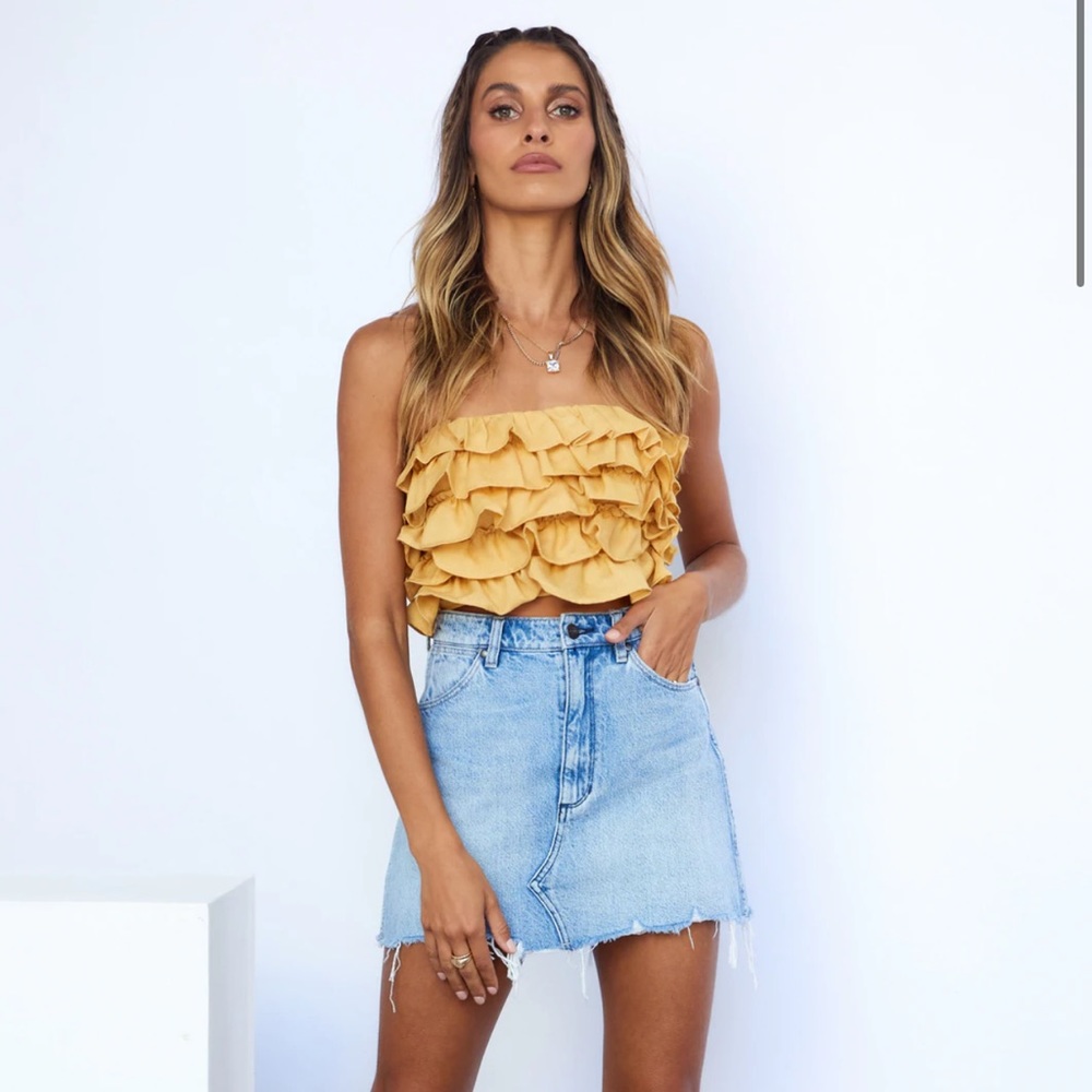 Hello Molly -M- Sunset Obsession yellow Crop top. NWT